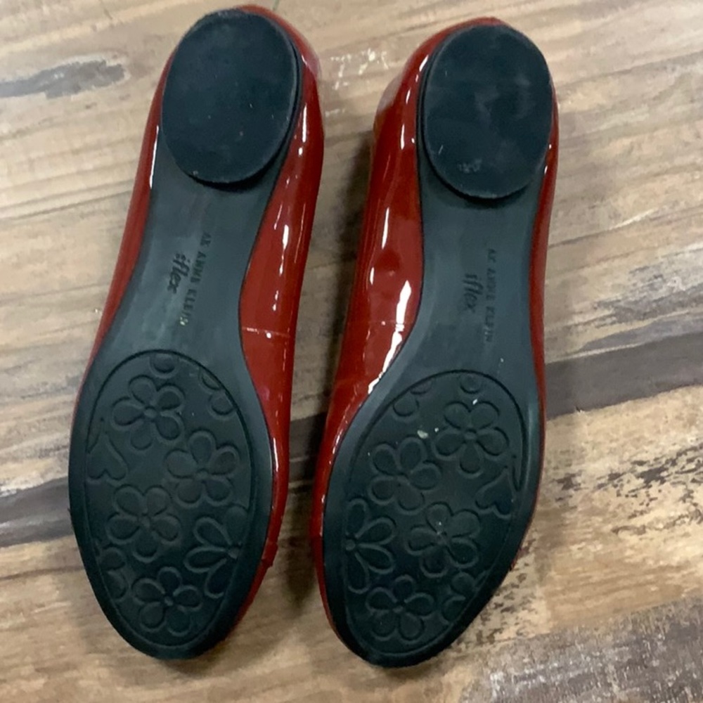 Red Flats - Picture 3 of 3